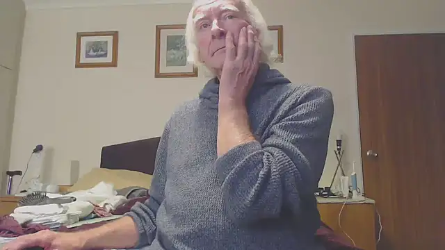 Snapshot of WaverlyKernow chatting on 02/27/25, 09:07 WaverlyKernow online show from 02/27/25, 09:07