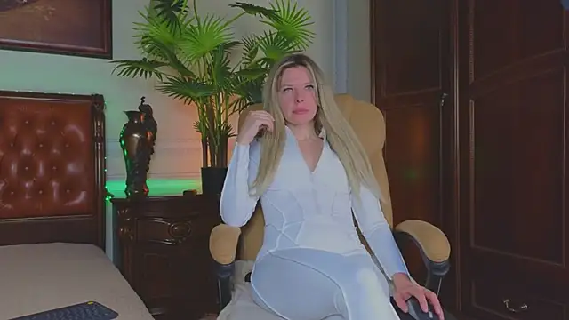 Real Tini online show from 04/10/26, 06:20