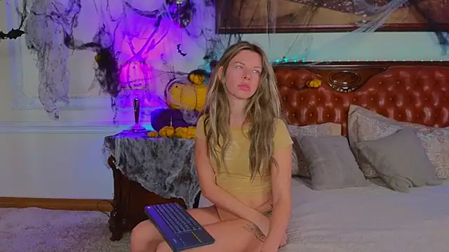 Real Tini online show from 10/28/25, 06:12