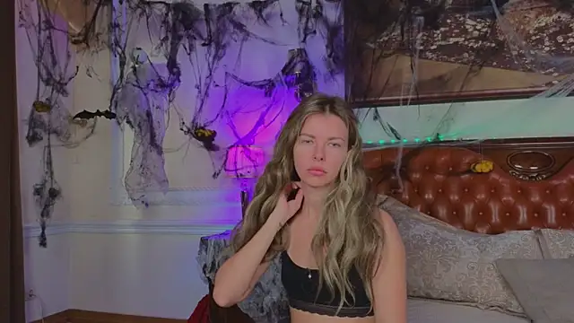 Real Tini online show from 10/31/25, 05:59