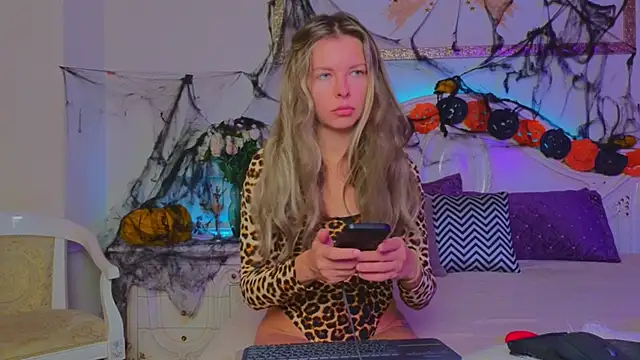 Real Tini online show from 10/20/25, 11:44