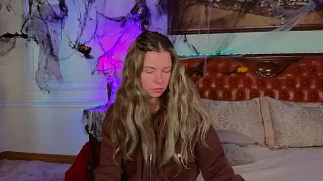 Real Tini online show from 10/30/25, 06:12