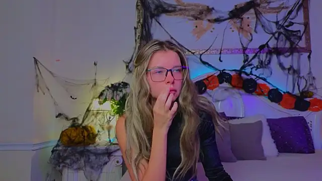 Real Tini online show from 10/24/25, 11:53