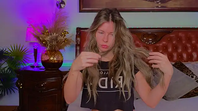 Real Tini online show from 11/10/25, 06:07