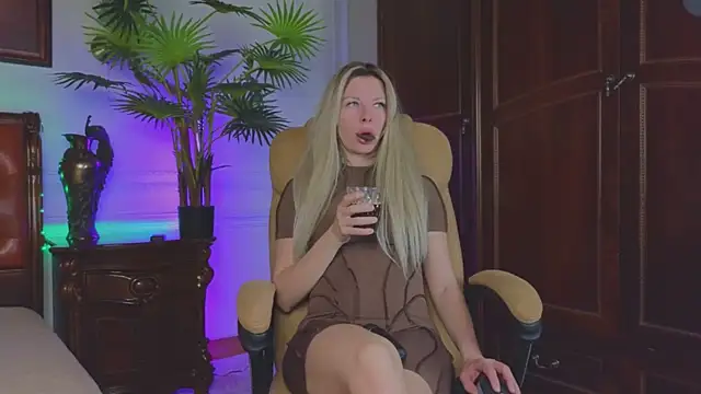 Real Tini online show from 04/11/26, 06:10