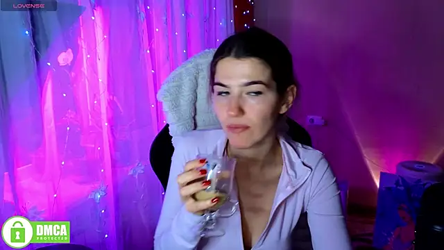 Snapshot of mag1c_eyes1 chatting on 12/17/25, 02:33 mag1c eyes1 online show from 12/17/25, 02:33