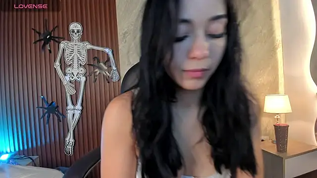 Snapshot of lilith__rosse chatting on 10/29/25, 12:48 lilith rosse online show from 10/29/25, 12:48