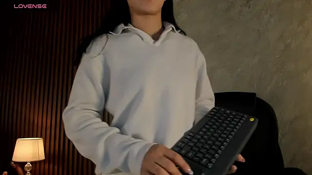 Snapshot of lilith__rosse chatting on 10/17/25, 12:29 lilith rosse online show from 10/17/25, 12:29