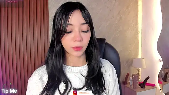 Snapshot of lilith__rosse chatting on 10/22/25, 12:37 lilith rosse online show from 10/22/25, 12:37