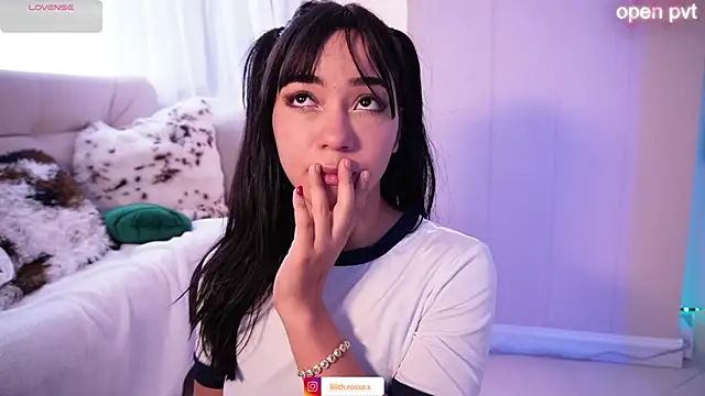 Snapshot of lilith__rosse chatting on 11/13/25, 04:00 lilith rosse online show from 11/13/25, 04:00