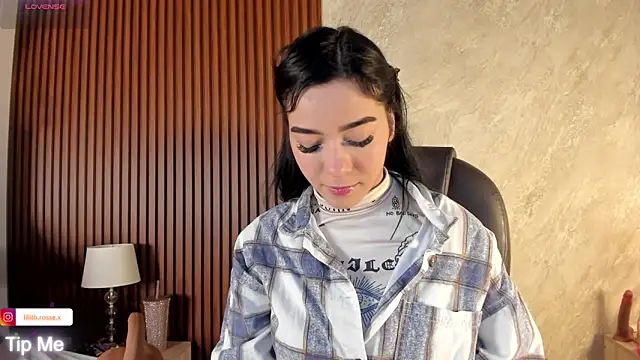 Snapshot of lilith__rosse chatting on 10/13/25, 12:40 lilith rosse online show from 10/13/25, 12:40