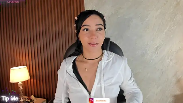 Snapshot of lilith__rosse chatting on 09/29/25, 12:22 lilith rosse online show from 09/29/25, 12:22