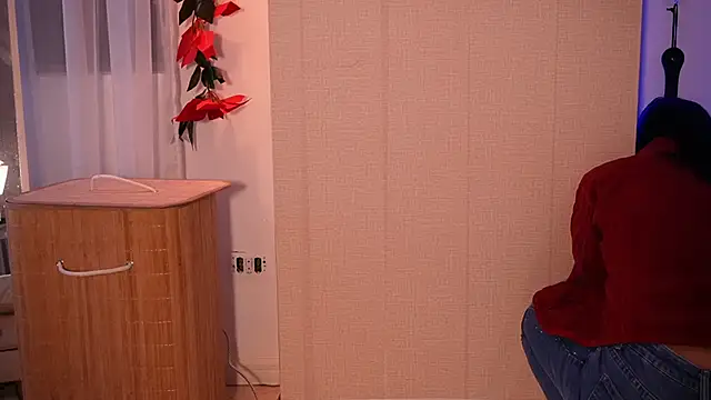 Snapshot of lilith__rosse chatting on 12/18/25, 12:42 lilith rosse online show from 12/18/25, 12:42