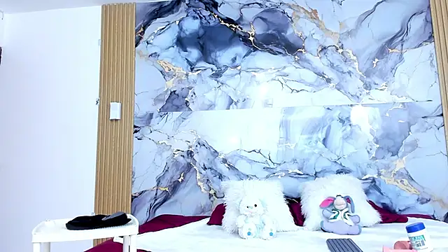 Snapshot of luna_hoott chatting on 10/10/25, 02:18 luna hoott online show from 10/10/25, 02:18