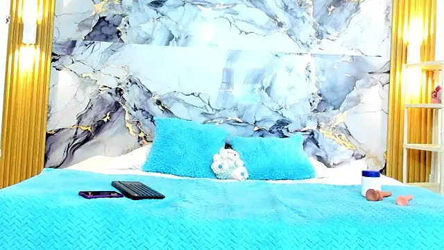 Snapshot of luna_hoott chatting on 11/14/25, 01:37 luna hoott online show from 11/14/25, 01:37