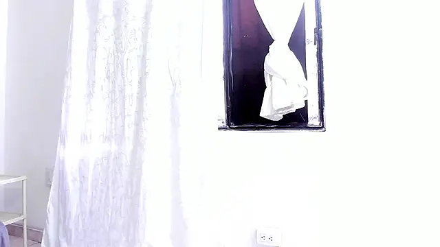 Snapshot of luna_hoott chatting on 10/04/25, 01:23 luna hoott online show from 10/04/25, 01:23