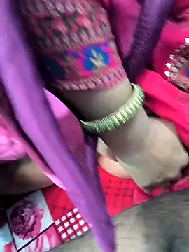 Snapshot of Crezy-Queen01 chatting on 11/08/25, 08:18 Crezy-Queen01 online show from 11/08/25, 08:18