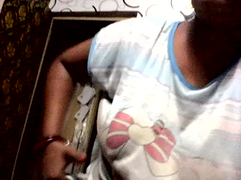 Snapshot of Crezy-Queen01 chatting on 07/06/26, 01:07 Crezy-Queen01 online show from 07/06/26, 01:07