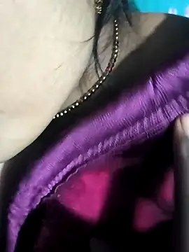 Snapshot of Crezy-Queen01 chatting on 11/25/25, 04:40 Crezy-Queen01 online show from 11/25/25, 04:40