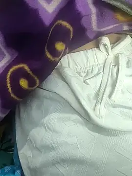 Snapshot of Crezy-Queen01 chatting on 10/22/25, 05:12 Crezy-Queen01 online show from 10/22/25, 05:12