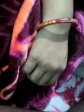 Snapshot of Crezy-Queen01 chatting on 10/19/25, 04:54 Crezy-Queen01 online show from 10/19/25, 04:54