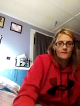 Snapshot of beelzebubblesxo chatting on 10/16/25, 05:38 beelzebubblesxo online show from 10/16/25, 05:38