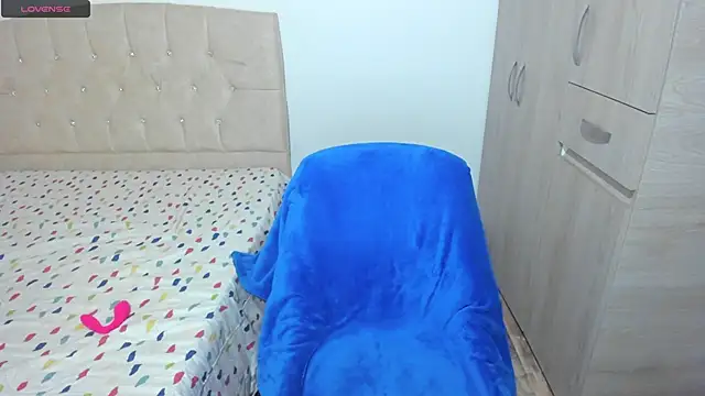 emily1  online show from 04/15/26, 12:32