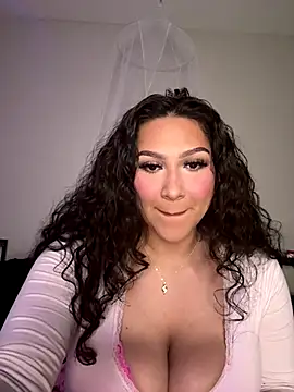 Snapshot of Lickplayofficial chatting on 11/14/25, 02:48 Lickplayofficial online show from 11/14/25, 02:48