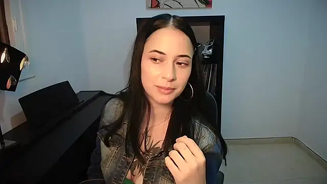 Snapshot of Windy_butterfly chatting on 09/28/25, 05:53 Windy butterfly online show from 09/28/25, 05:53