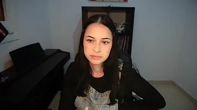 Snapshot of Windy_butterfly chatting on 10/13/25, 06:20 Windy butterfly online show from 10/13/25, 06:20