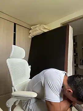 Snapshot of sendfer chatting on 11/04/25, 08:45 sendfer online show from 11/04/25, 08:45