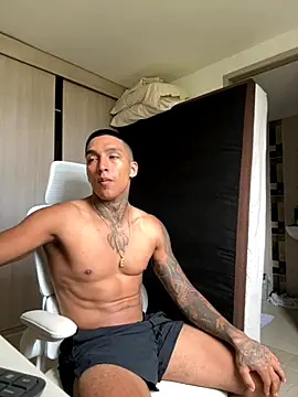 Snapshot of sendfer chatting on 11/18/25, 08:23 sendfer online show from 11/18/25, 08:23