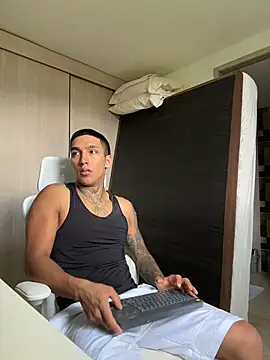 Snapshot of sendfer chatting on 12/17/25, 07:19 sendfer online show from 12/17/25, 07:19