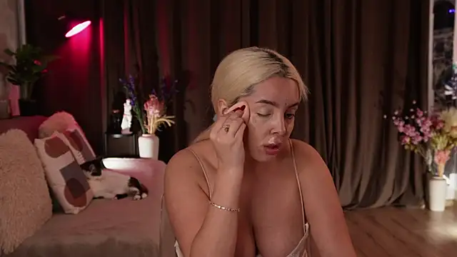 VictoriaMorrone online show from 10/14/25, 06:41