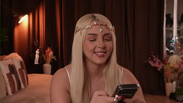 VictoriaMorrone online show from 11/21/25, 09:58