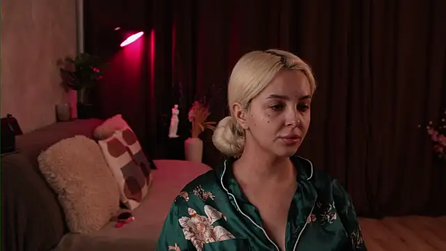 VictoriaMorrone online show from 10/11/25, 06:20