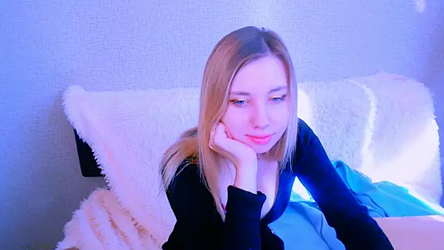 Snapshot of AliceFire_ chatting on 10/14/25, 07:42 AliceFire online show from 10/14/25, 07:42