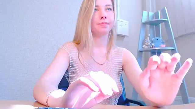 Snapshot of AliceFire_ chatting on 03/14/25, 10:29 AliceFire online show from 03/14/25, 10:29