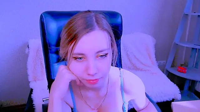 Snapshot of AliceFire_ chatting on 11/15/25, 08:51 AliceFire online show from 11/15/25, 08:51