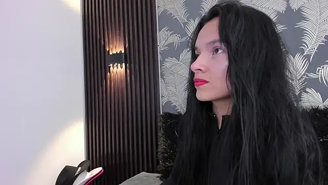 Snapshot of _shantal_smith chatting on 06/17/26, 01:05 shantal smith online show from 06/17/26, 01:05