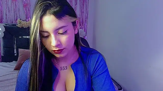 Snapshot of Lia_14_ chatting on 10/15/25, 05:21 Lia 14 online show from 10/15/25, 05:21