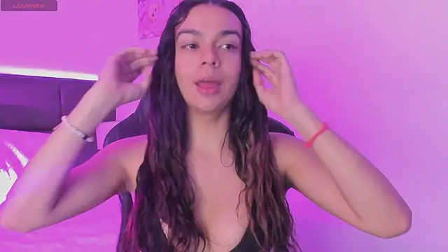 Snapshot of Megan_Miles02 chatting on 10/28/25, 07:13 Megan Miles02 online show from 10/28/25, 07:13