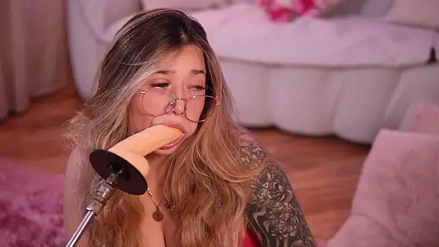 lilith gray9 online show from 11/29/25, 04:23