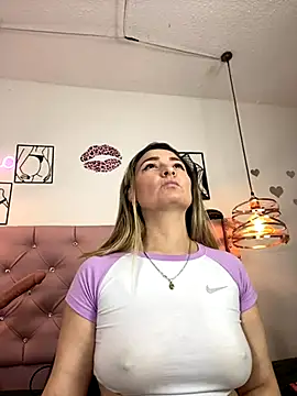 Snapshot of antonella87 chatting on 09/18/25, 09:18 antonella87 online show from 09/18/25, 09:18