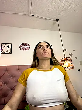 Snapshot of antonella87 chatting on 10/01/25, 11:08 antonella87 online show from 10/01/25, 11:08