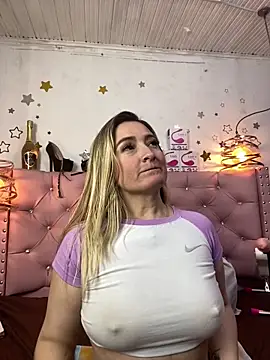 Snapshot of antonella87 chatting on 03/23/25, 02:15 antonella87 online show from 03/23/25, 02:15