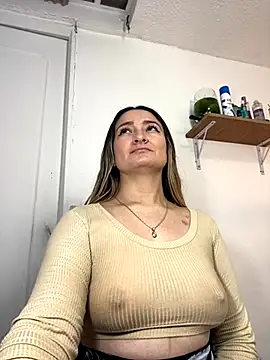 Snapshot of antonella87 chatting on 10/12/25, 08:10 antonella87 online show from 10/12/25, 08:10