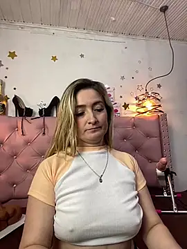 Snapshot of antonella87 chatting on 03/16/25, 05:03 antonella87 online show from 03/16/25, 05:03