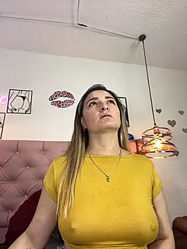 Snapshot of antonella87 chatting on 09/15/25, 07:47 antonella87 online show from 09/15/25, 07:47