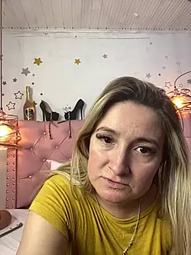 Snapshot of antonella87 chatting on 03/22/25, 01:32 antonella87 online show from 03/22/25, 01:32